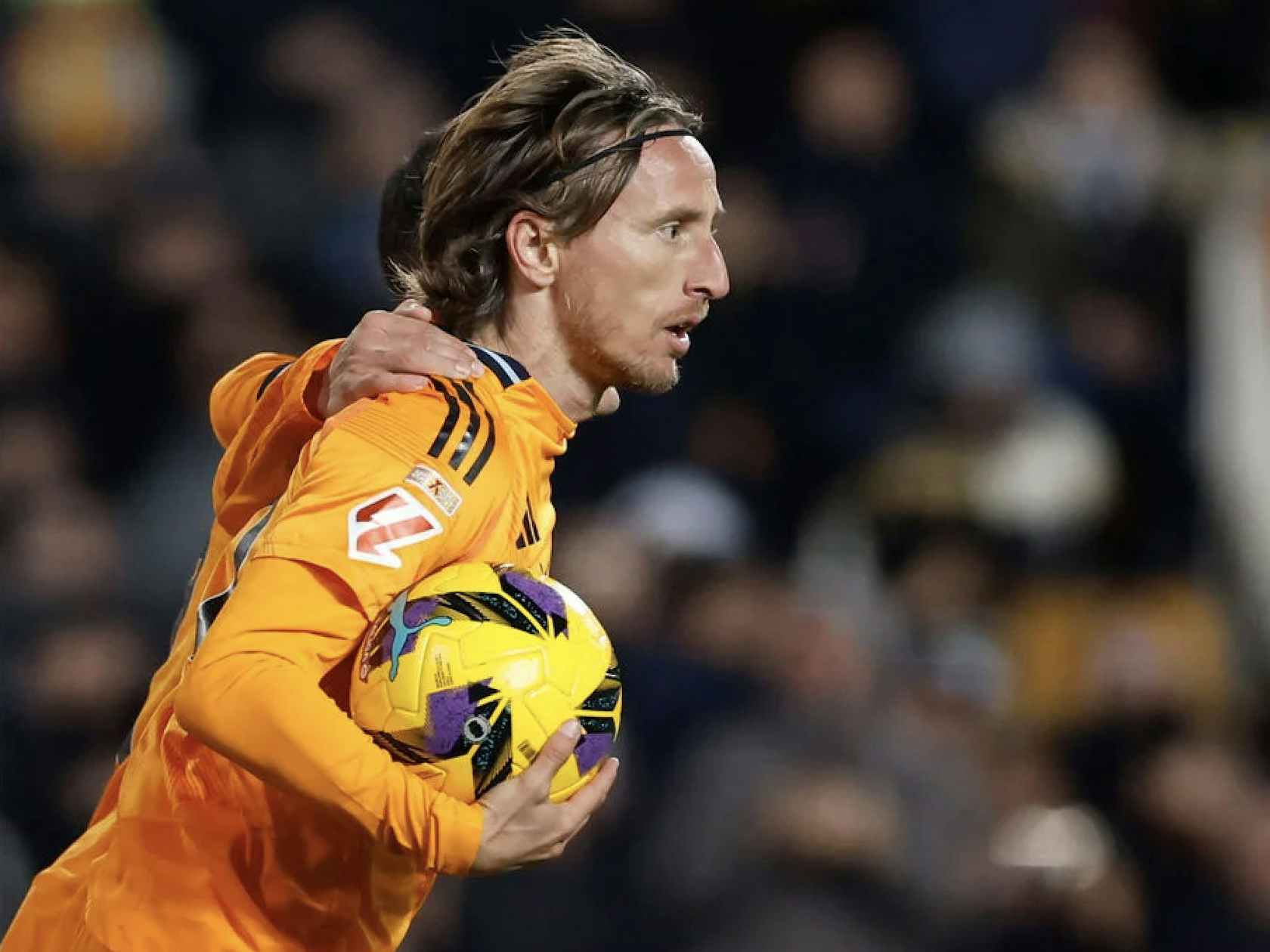 Editorial newsroom overview